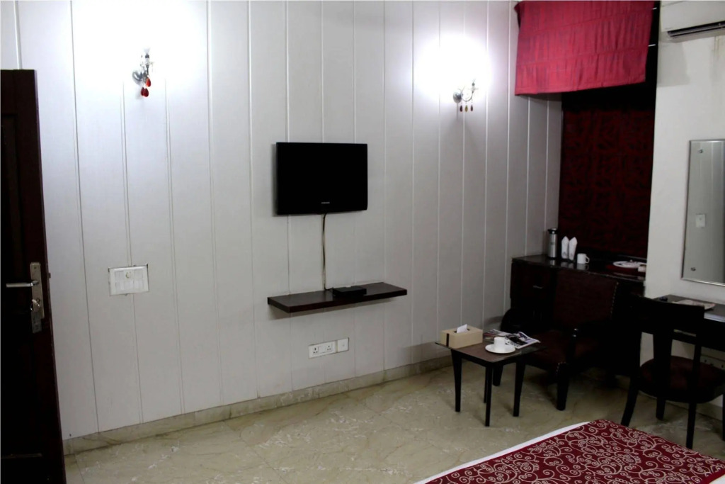 HOTEL JASHN INN Near Apollo Hospital