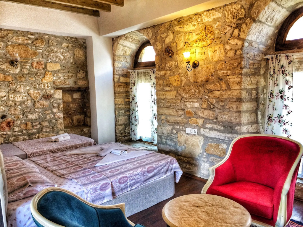 Parmis Boutique House
