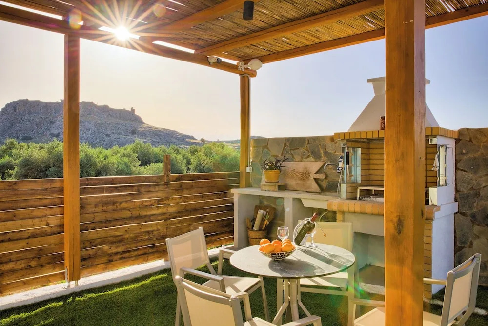 KOUROS STONE SUITES