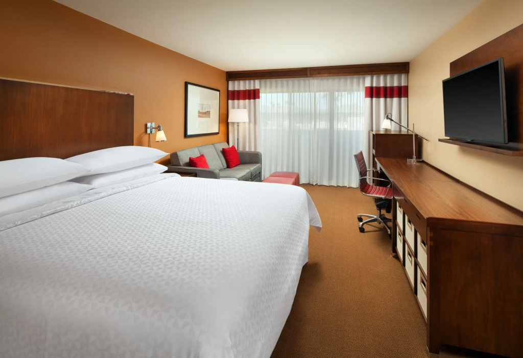 Four Points by Sheraton Phoenix South Mountain