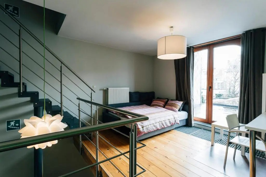 Spacious Design Home with Garden near Centre