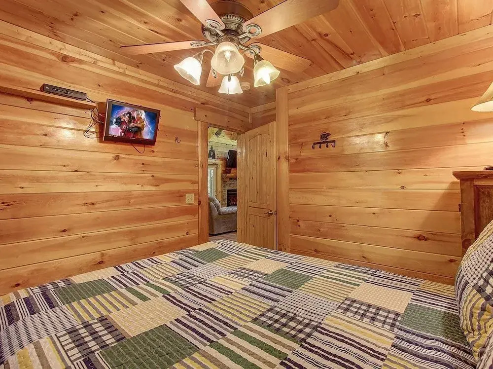 A Players Paradise 3 Bedrooms 3 Bathrooms Cabin