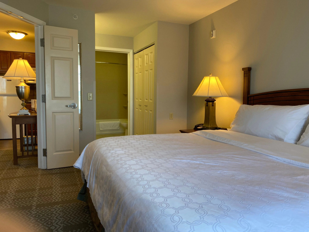 Staybridge Suites Milwaukee West-Oconomowoc by IHG
