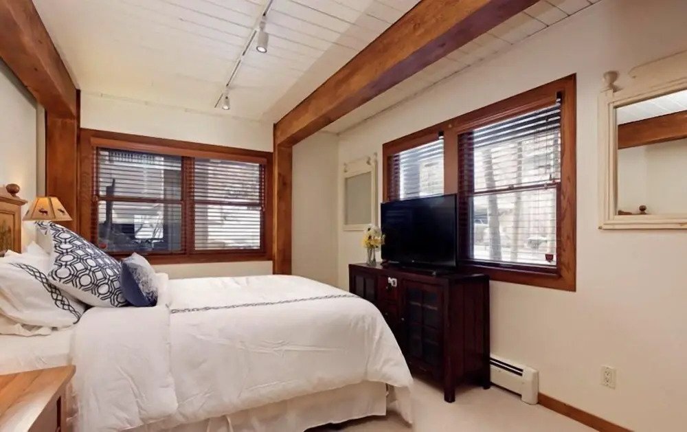 Snowmass Village 2 Bedroom Platinum-Rated Ski In, Ski Out Condo