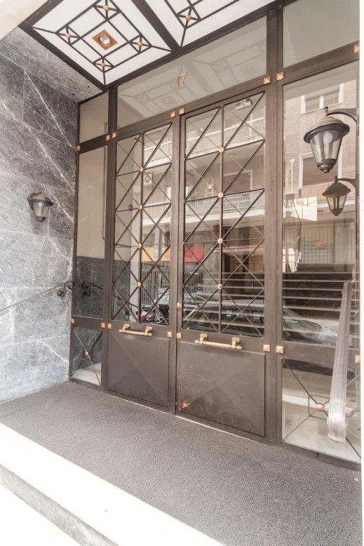 Comfortable 2BD apartment next to Megaro