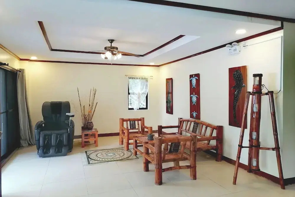 Avilas Hostel Moalboal near Beach