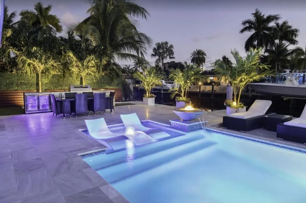 Upscale Pompano Beach Getaway home, 3 bed, 2 bath, Sleeps 8