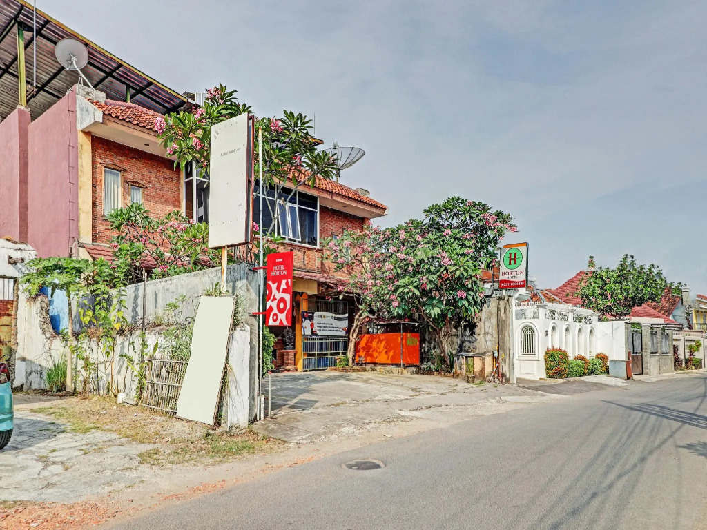 OYO 90408 Hotel Horton