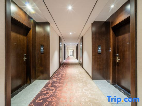 Guoyu Grand Hotel (Hetian Yulong Kashi River Yudu City Branch)