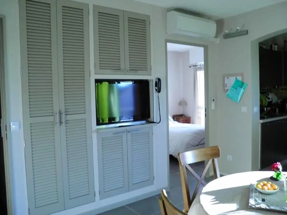 Apartment with One Bedroom in Golfe-Juan, with Wonderful Mountain View, Furnished Terrace And Wifi - 150 M From the Beach