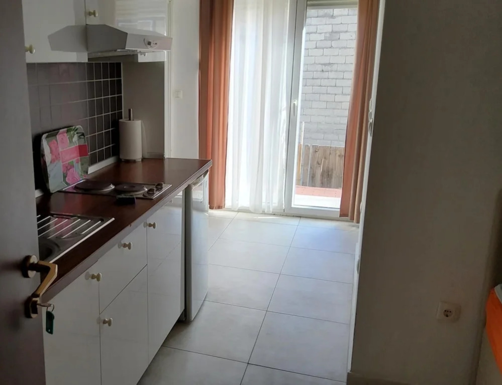 Apartment 11 Sleeps 4 Guests
