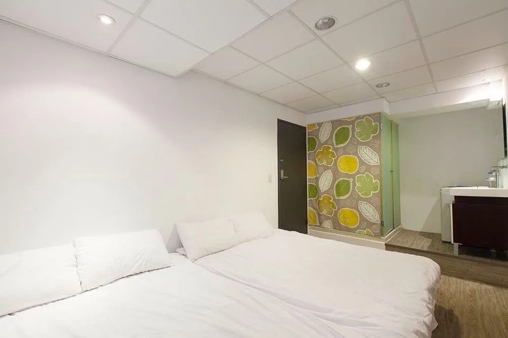 i-GoGo Colorful Hostel