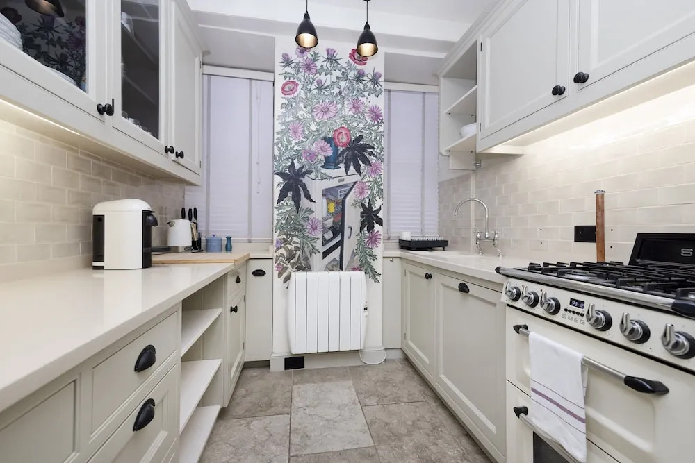 JOIVY Eclectic & Design Led 3Br Apt Near Edinburgh Castle