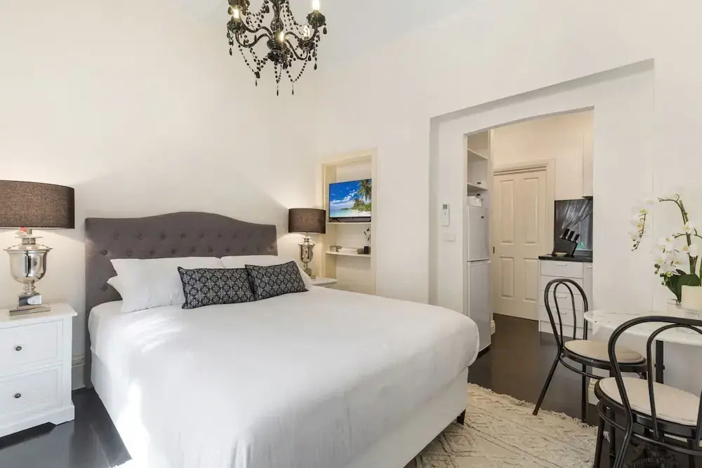 Cosy and Central City Studio Near Attractions