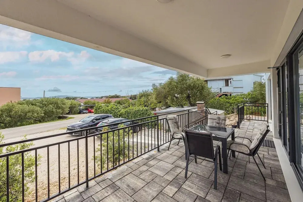 Modern Apartment, 300m From the Beach