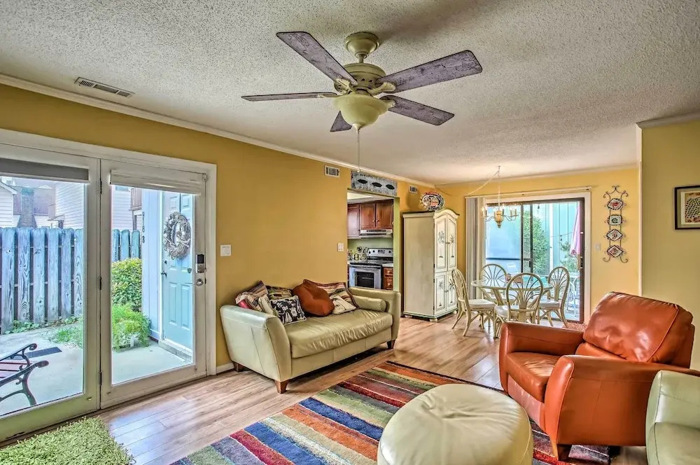 4 Mi to Barefoot Landing: North Myrtle Beach Home