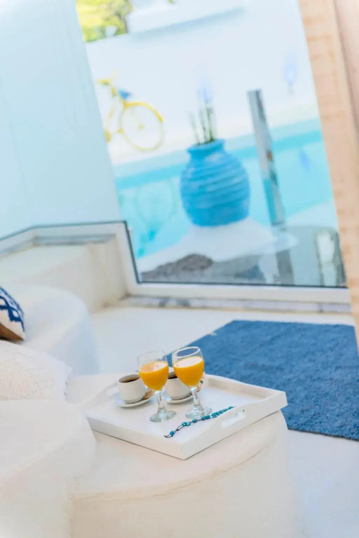 Kouros Home Hotel