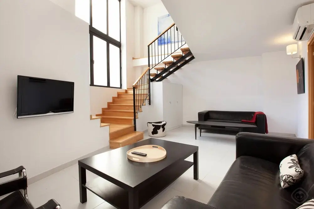 Large Guell Apartment
