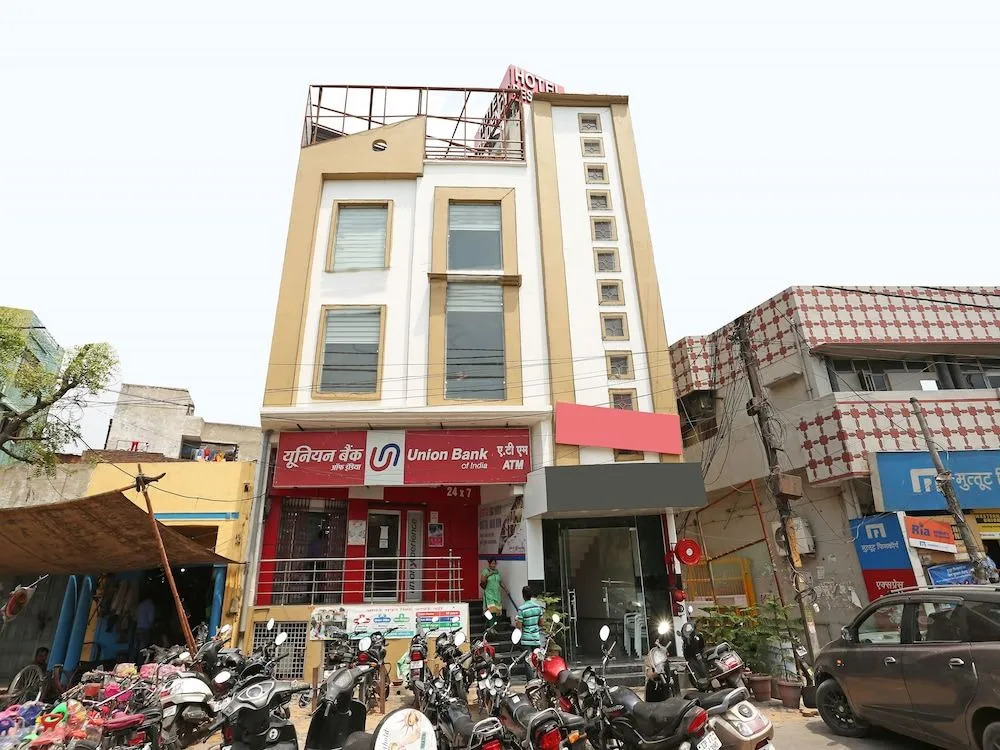 OYO 13576 Hotel Residency