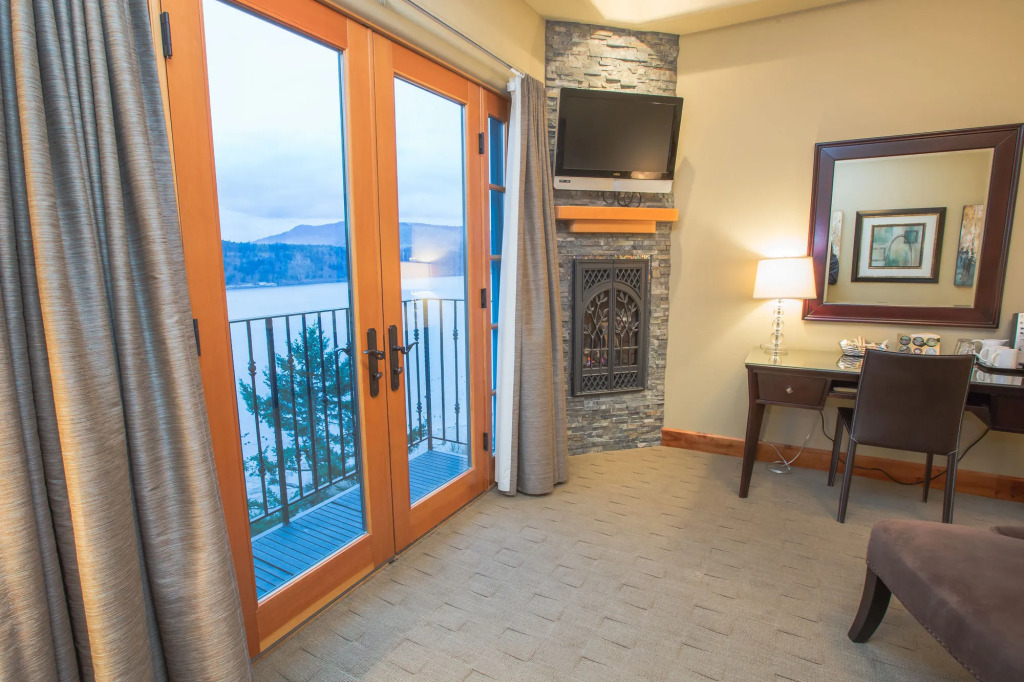 Columbia Cliff Villas