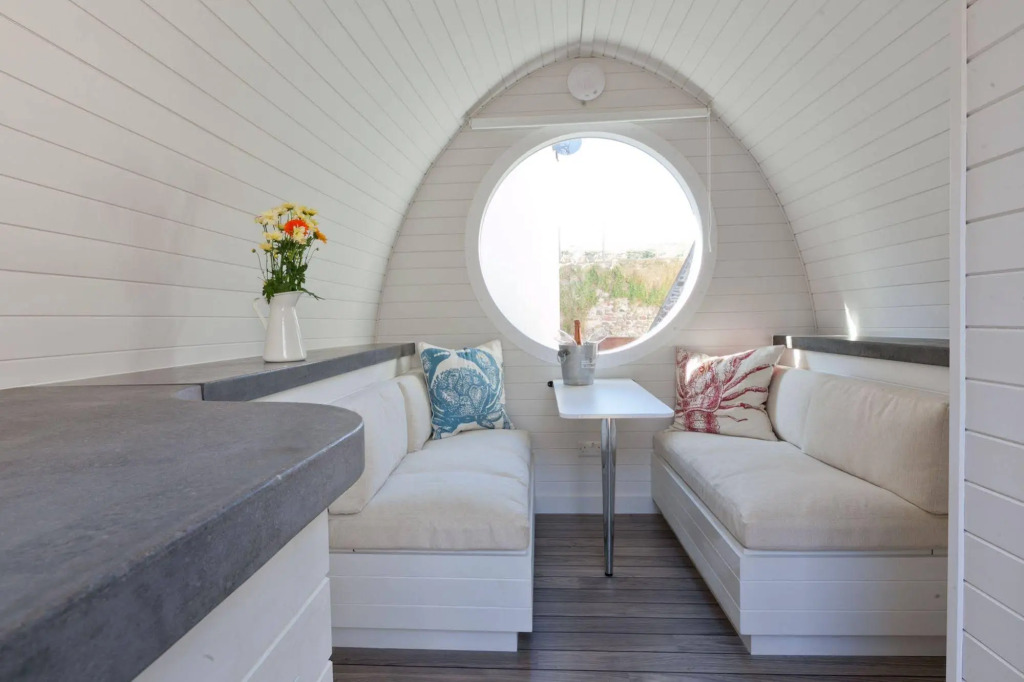 RiverBeds - Luxury Wee Lodges with Hot Tubs