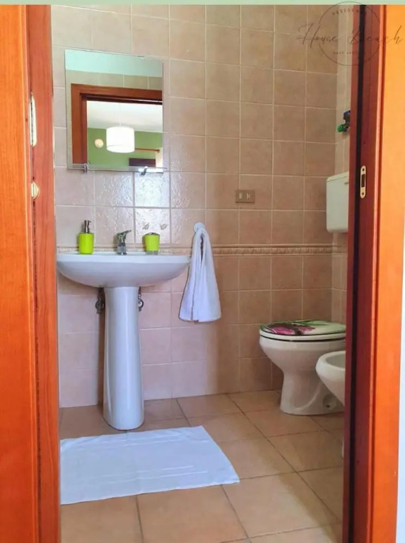 Magnificent Classic Green Apartment for Couples in the Center