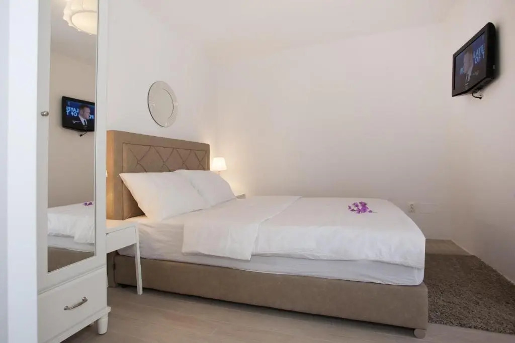 Rooms Lana