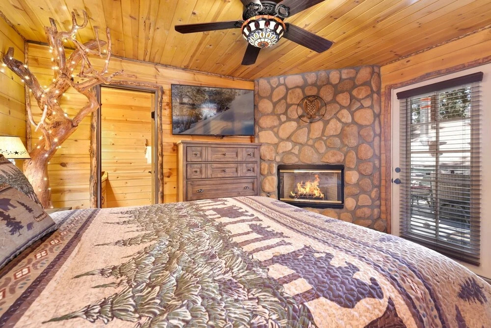 2031-fox Lodge 5 Bedroom Home by RedAwning