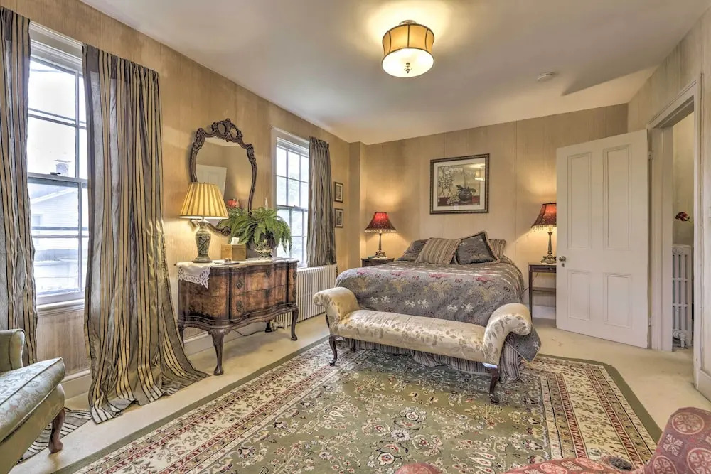 Elegant Norwich House w/ Billiards Room & Ballroom