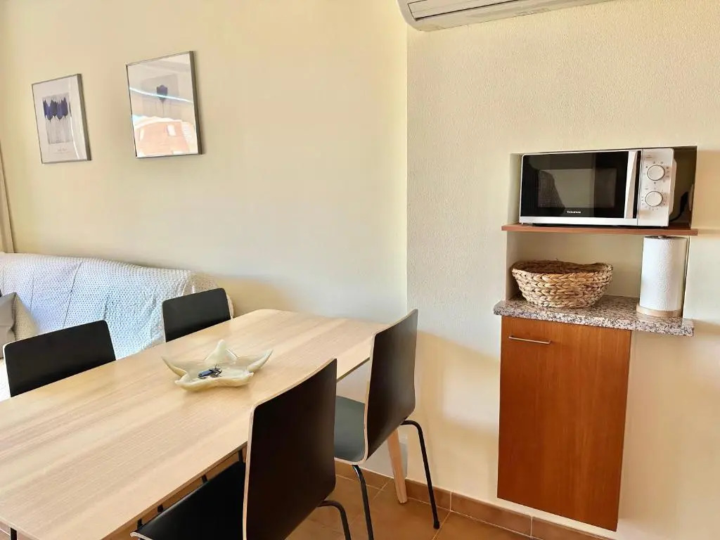 NEW! Apartamento con piscina y balcón a 2 minutos de la playa. WI-FI