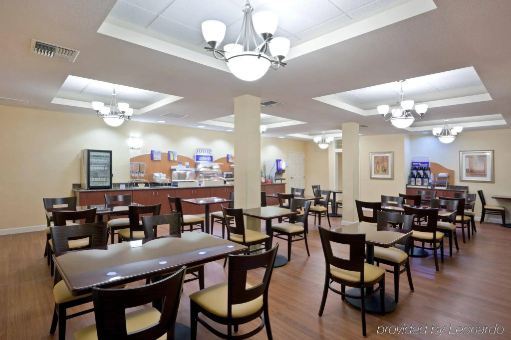 Holiday Inn Express Hotel & Suites Seattle North - Lynnwood by IHG