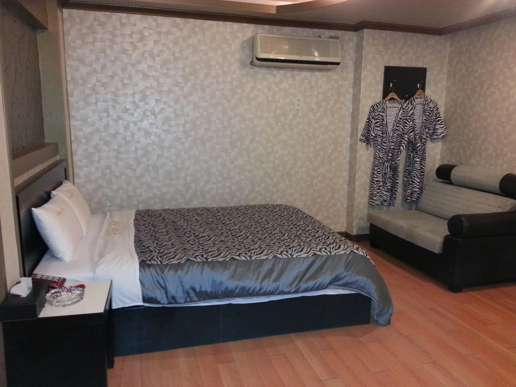 Island Motel