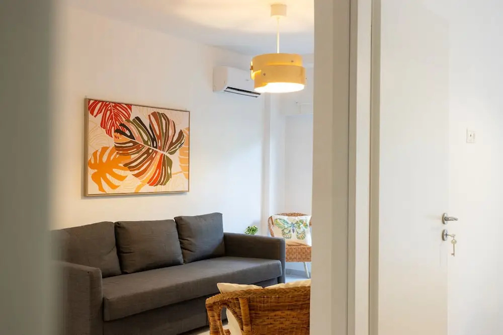 Renovated 2-bedroom Apt Near the Athenian Coast