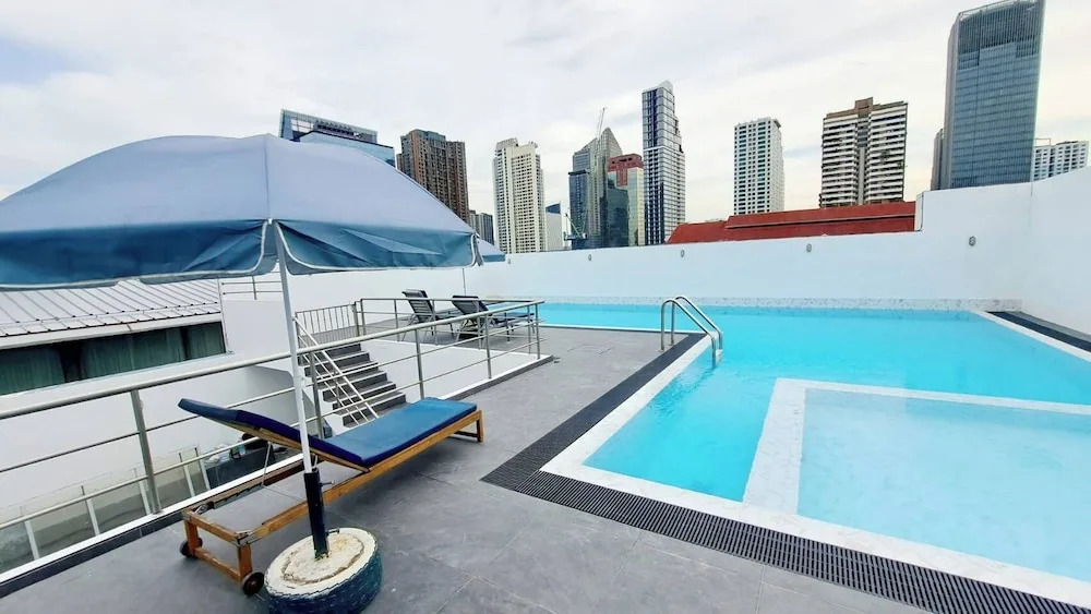 7A - 2 Bedrooms and 2 Bathrooms Located at Downtown Apartment With Shared Pool