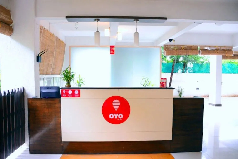 OYO 6002 Avezeekaa Corporate Residency