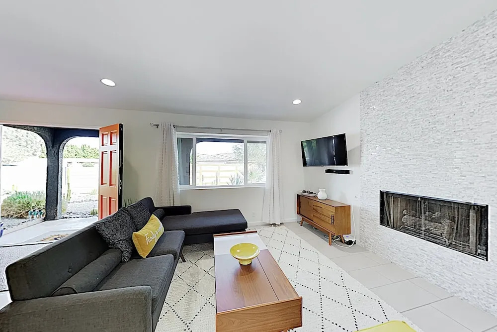 Gated Mountain-view Haven W/ Pool, Hot Tub And Firepit 3 Bedroom Home