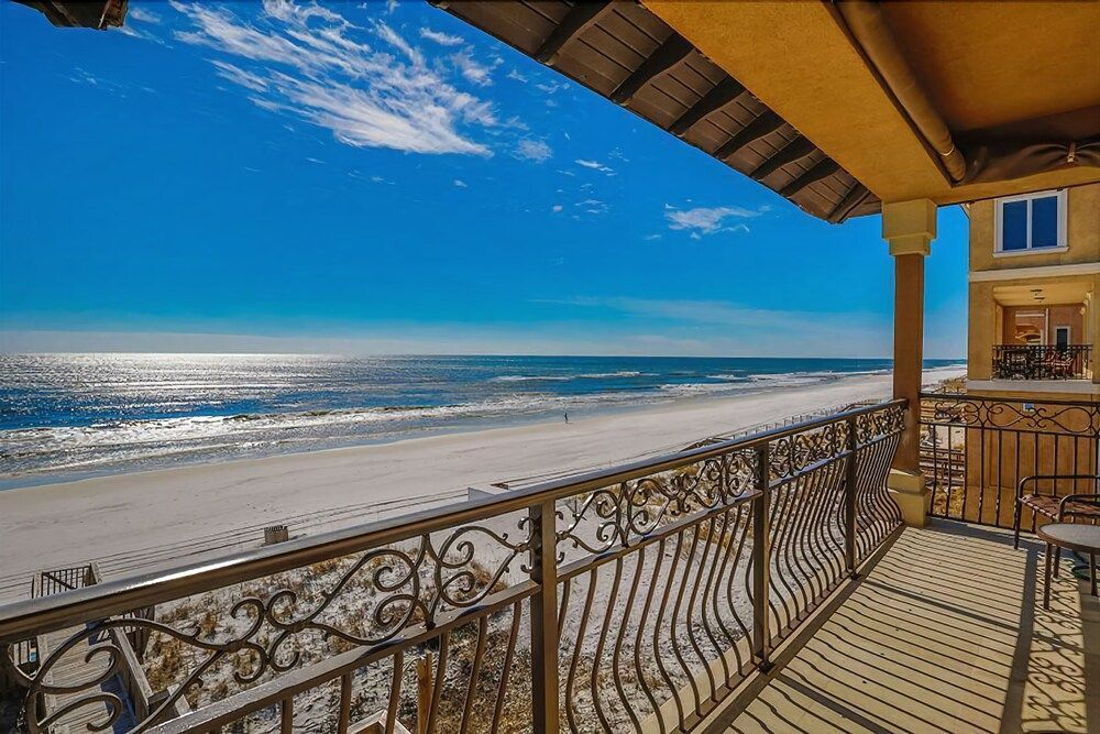 Bella Luna 4 Bedroom Holiday Home by Five Star Properties