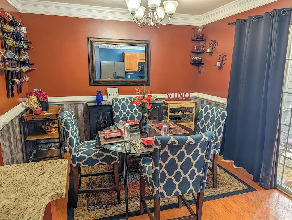 Amazin Lrg 3 Bed house w/ King bed