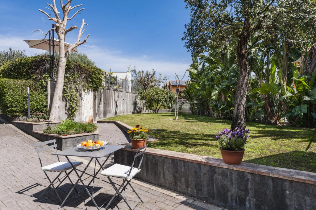 City Cottage With Garden and Pool by Wonderful Italy