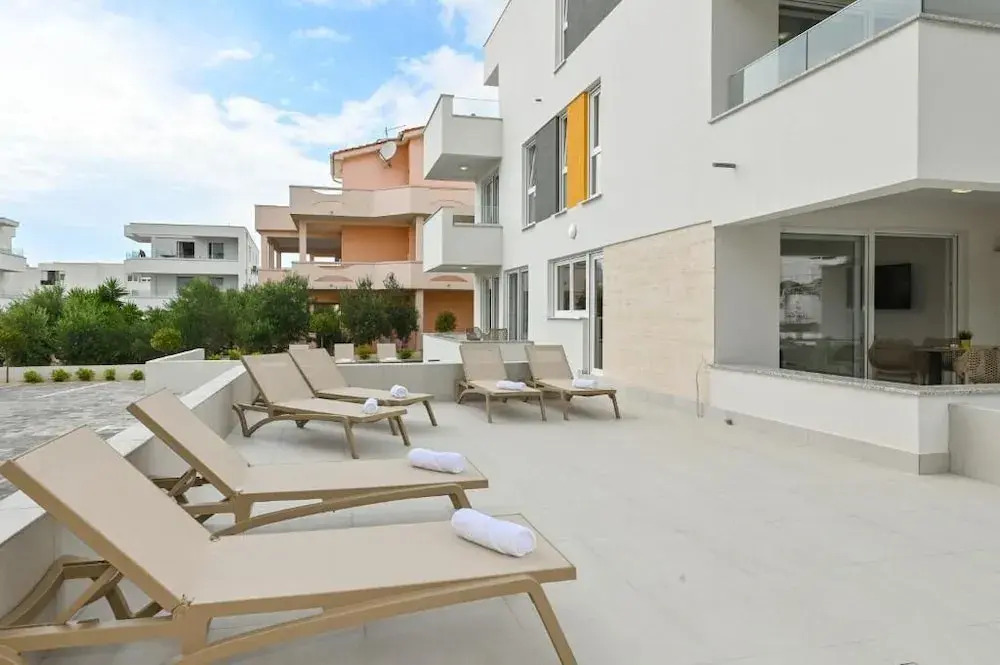Pool apartments Break B