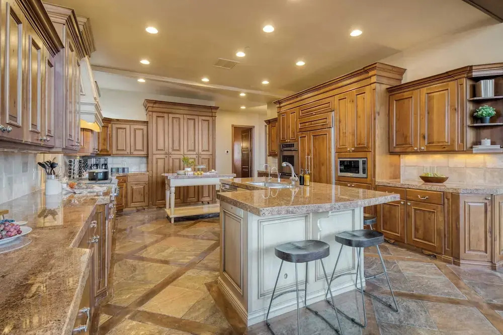 High Meadow by Avantstay Alpine Views w/ Indoor Pool, Hot Tub & Open Floor Plan