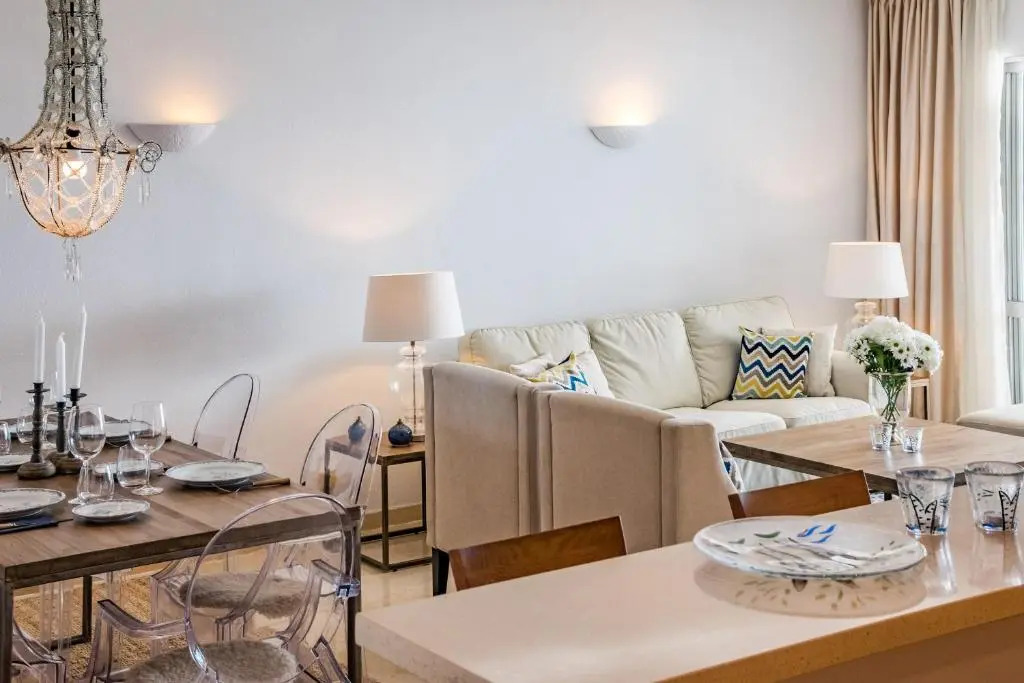 MA - Elegant Apartment with Sea views