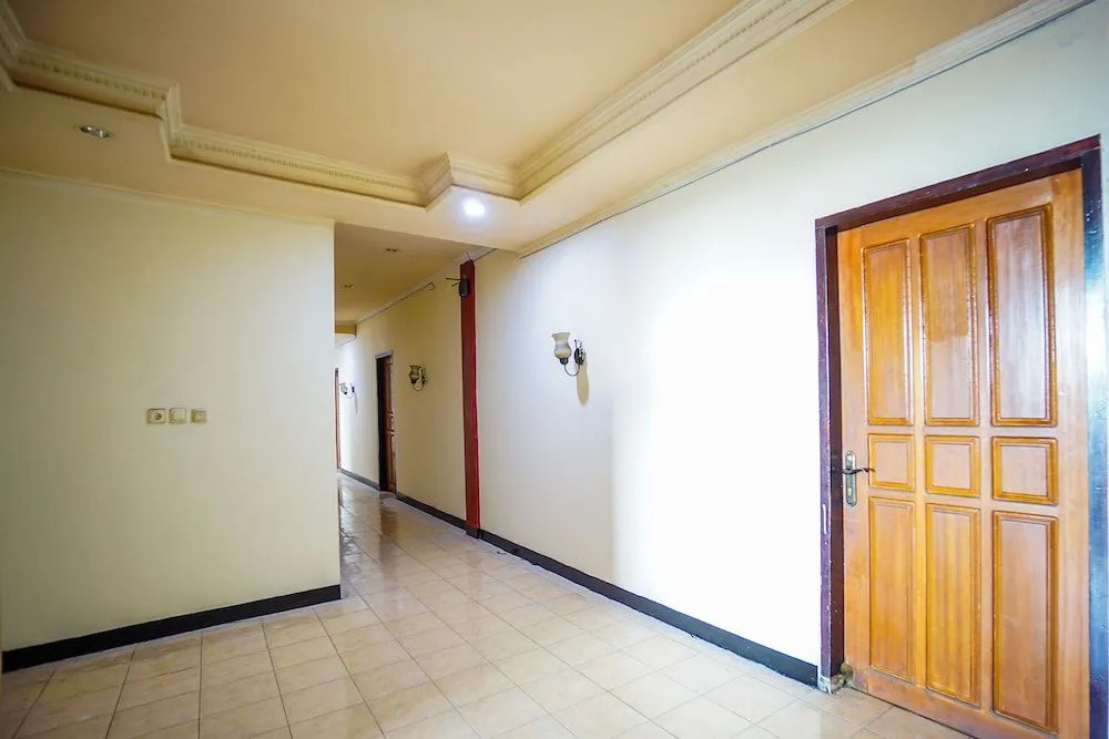 OYO 2217 Galaxy Hotel