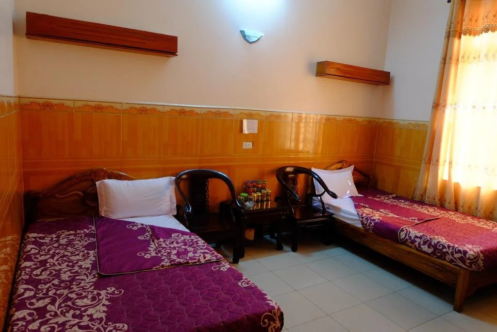 PHÚ QUÝ HOTEL near ĐÔNG KINH MARKET