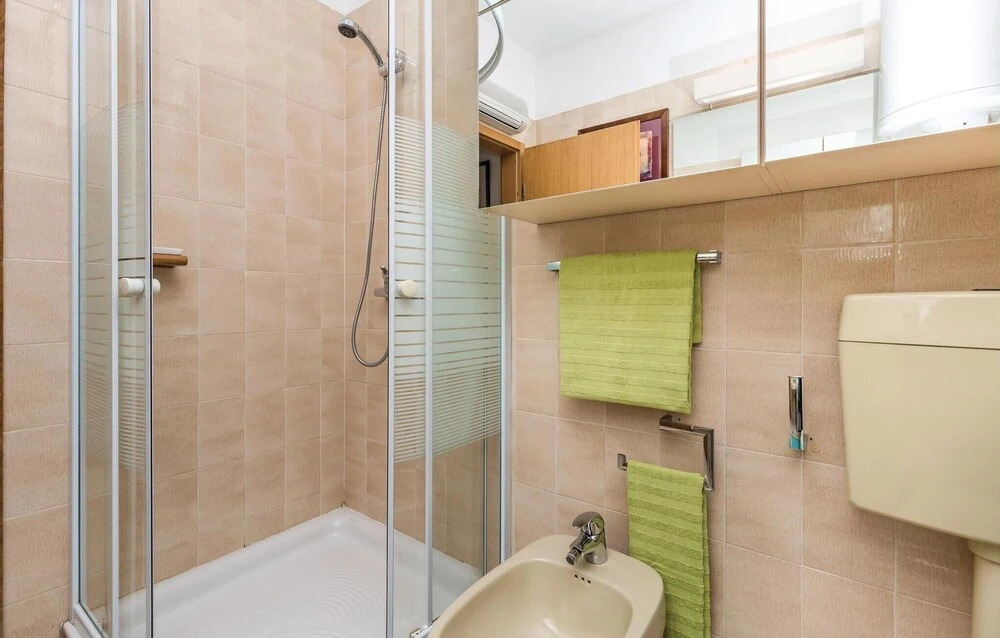 Nice Home in Jurdani With Wifi and 2 Bedrooms
