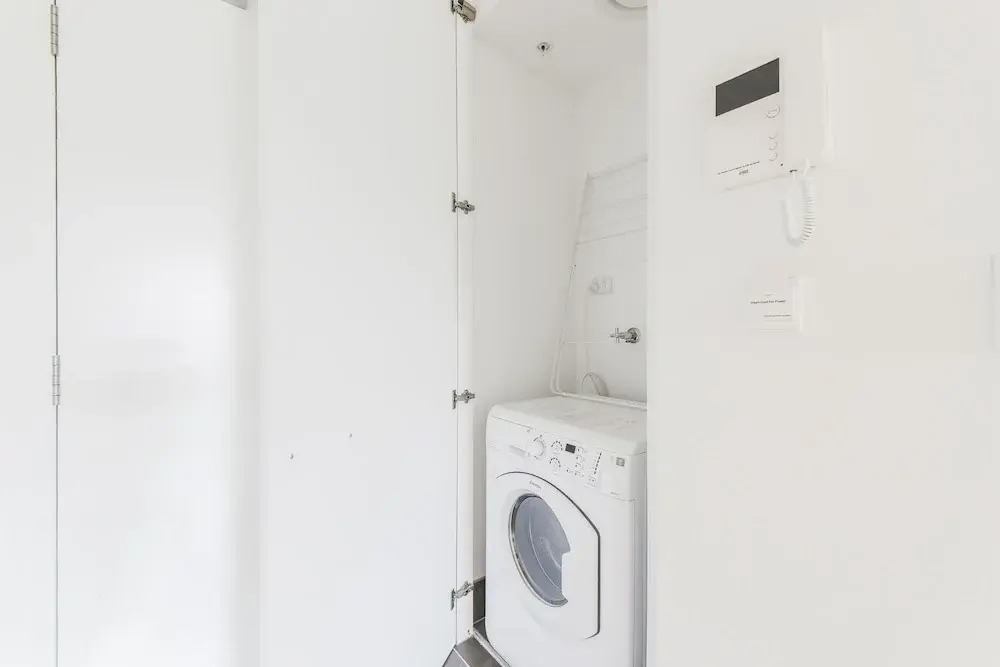 1 Bedroom Modern Apartment in Chatswood