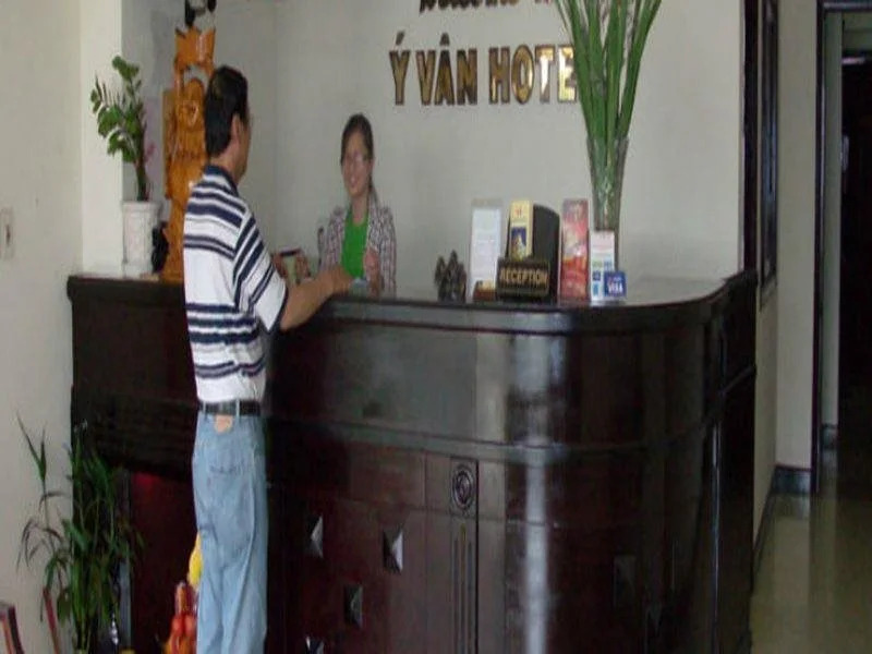 Y Van Hotel