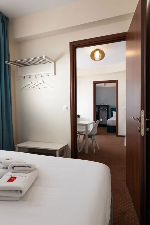 City Plaza Apartments & Rooms