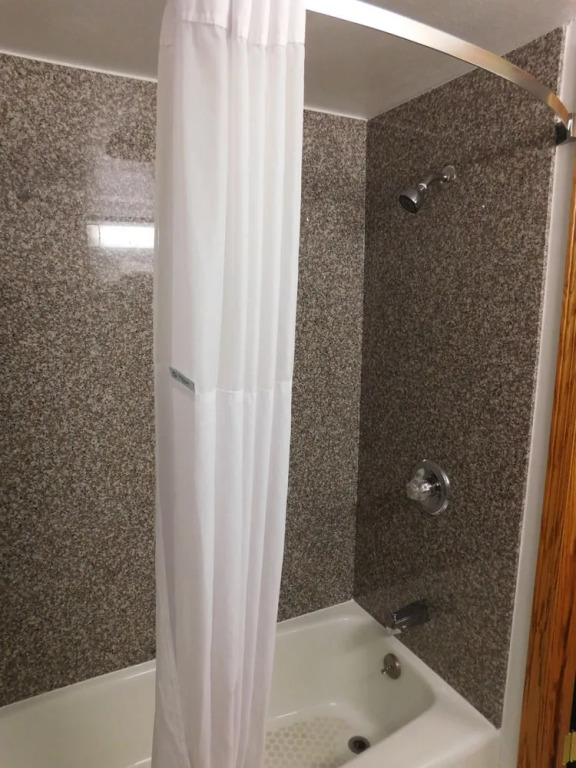 Days Inn by Wyndham West Branch Iowa City Area
