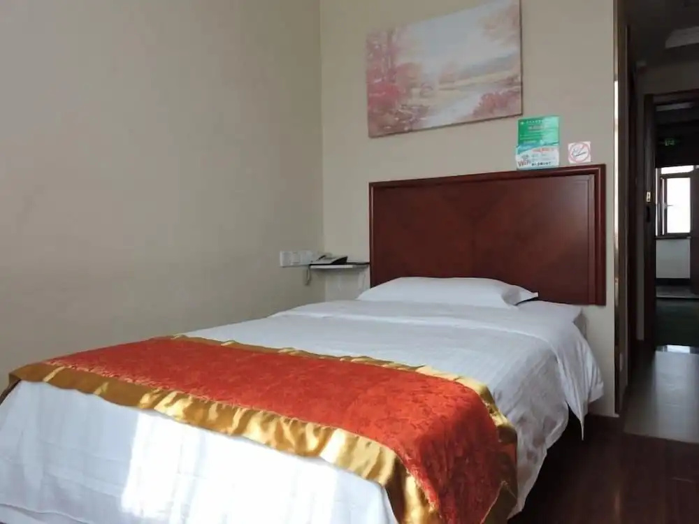 GreenTree Inn Linyi Feixian Jianshe Road Express Hotel